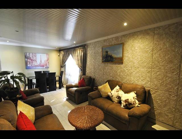 2 BEDROOM HOUSE FOR SALE IN DAWN PARK